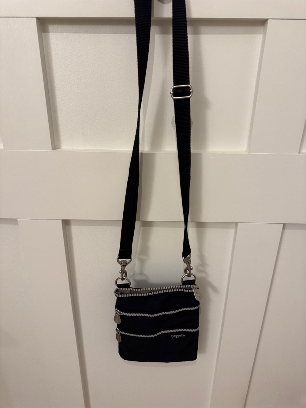 Baggallini Black Slim Crossbody Organizer Bag